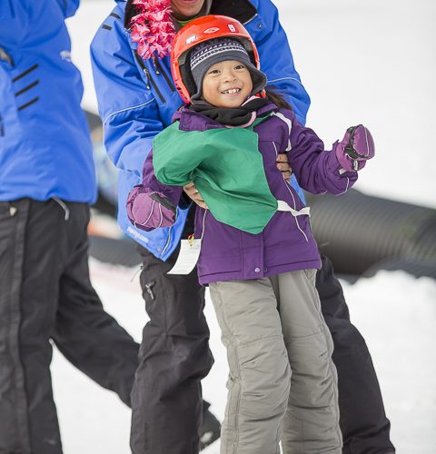 Initiation au ski alpin ou à la planche pour les tout-petits